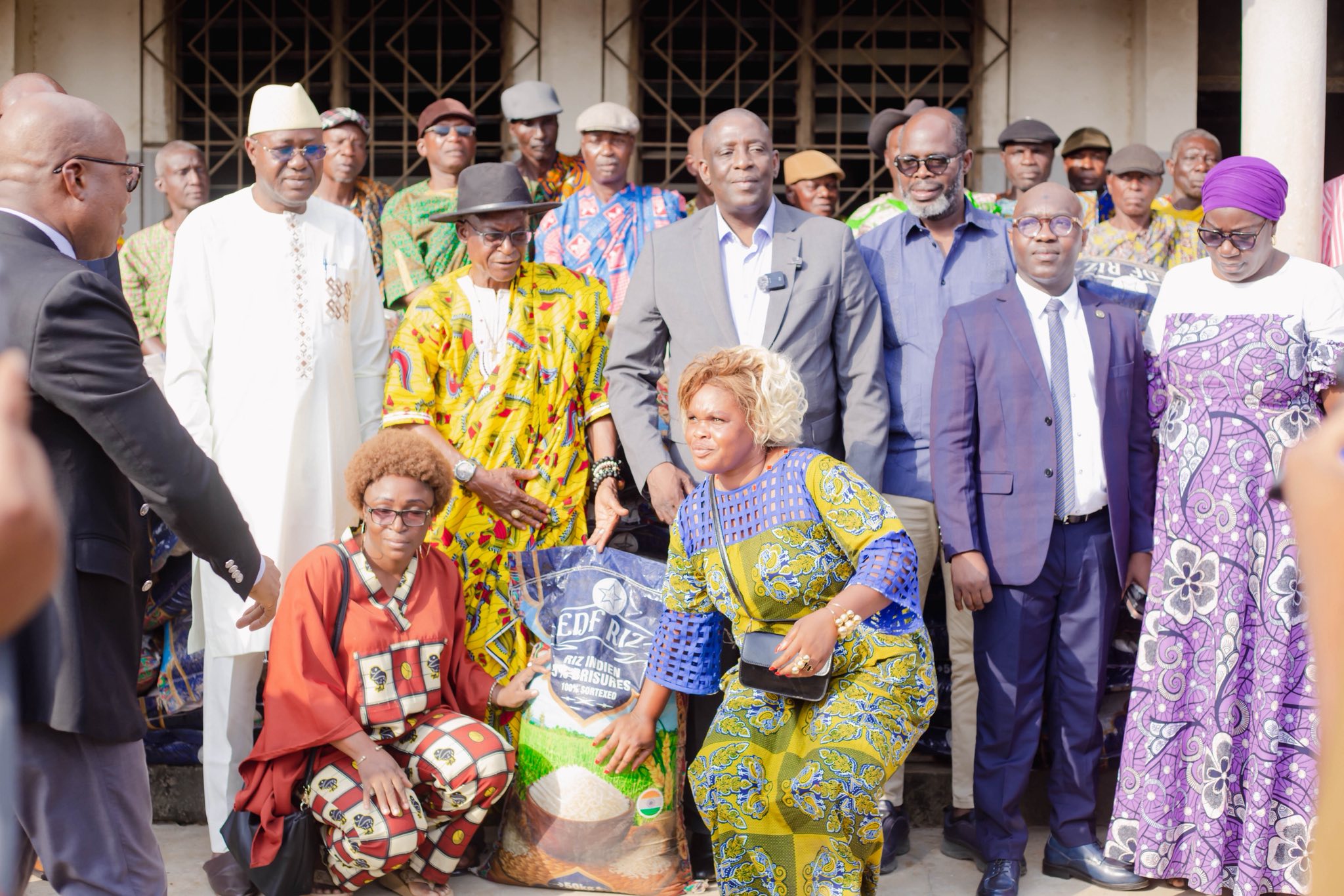 Anonkoua-Kouté: Le Chef Aloucou Clément reçoit un important don du ministre Tené Birahima  