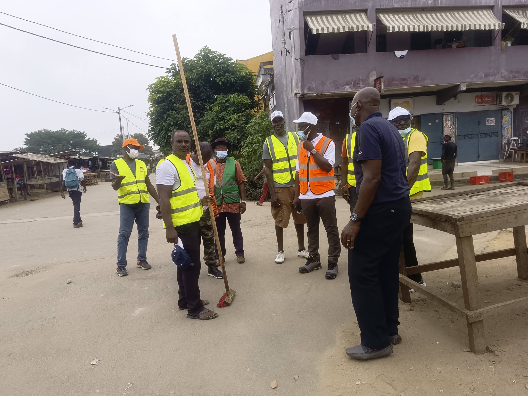 Salubrité publique: le Chef AKRE Marc Nandjui à l’assaut des ordures à Abobo-Baoulé